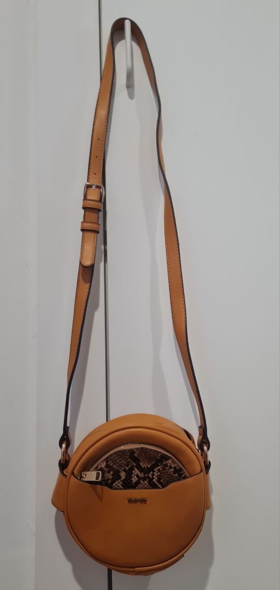 bolso hombro mostaza de Parfois