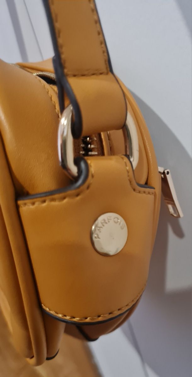 bolso hombro mostaza de Parfois