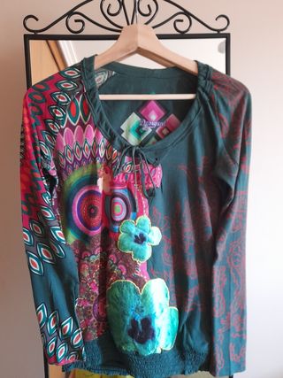 camiseta desigual