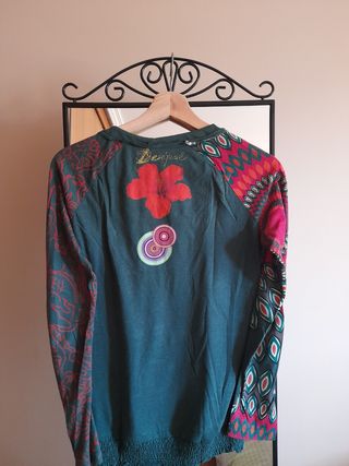 camiseta desigual