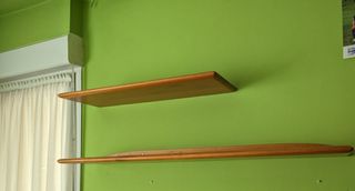Habitación juvenil de madera noble de pino