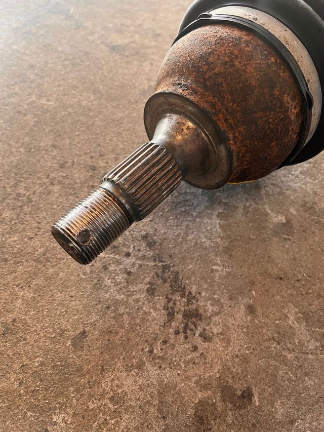 Transmisión izquierda Peugeot Parnert año 2016