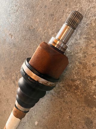 Transmisión izquierda Peugeot Parnert año 2016