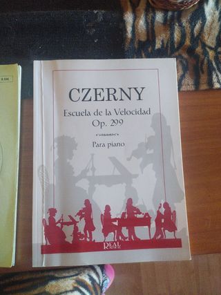 Libros de piano (diferentes títulos)