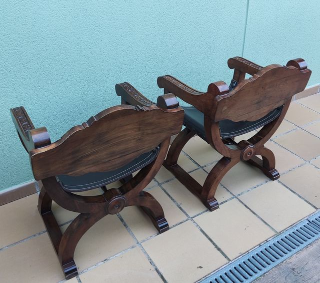 JAMUGAS DE MADERA TALLADAS CON ASIENTO DE CUERO