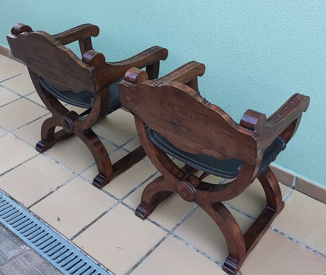 JAMUGAS IN LEGNO INTAGLIATO CON SEDUTA IN PELLE