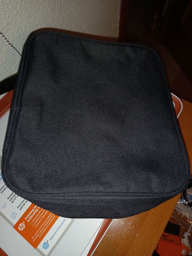 neceser espacioso de marca axe en perfecto estado