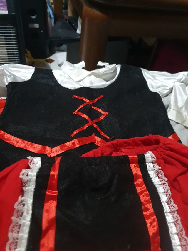 disfraz de pastora o bailar jotas regionales..como