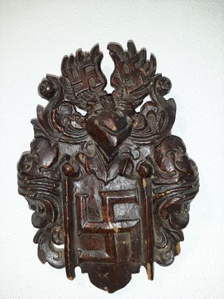 Escudo Alemán de época madera tallada.