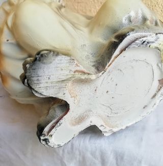 Vecchia scultura figura cane in ceramica dipinto