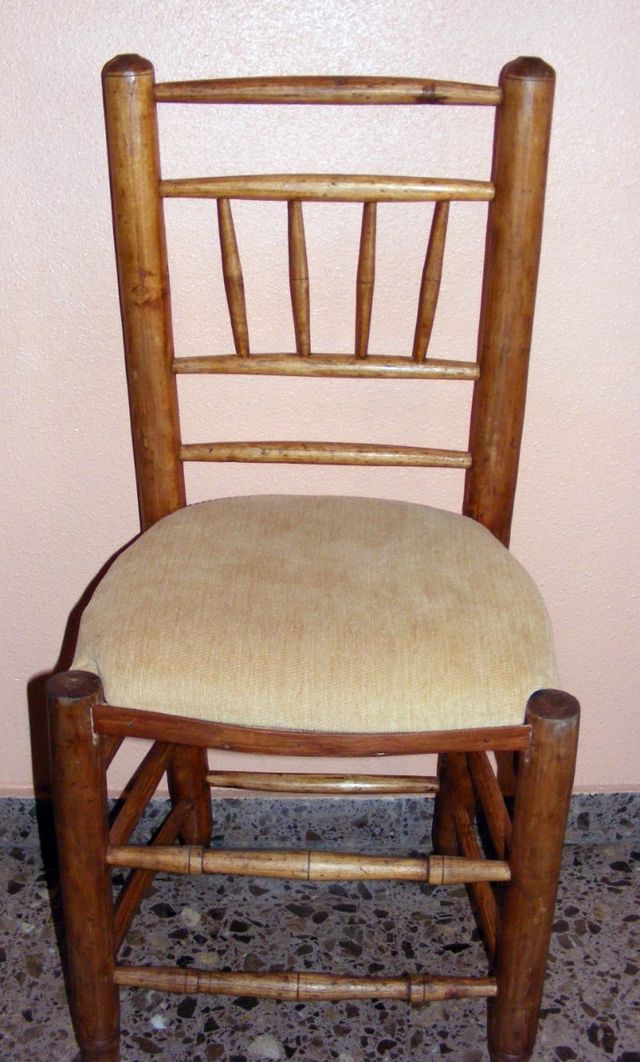 Silla antigua restaurada