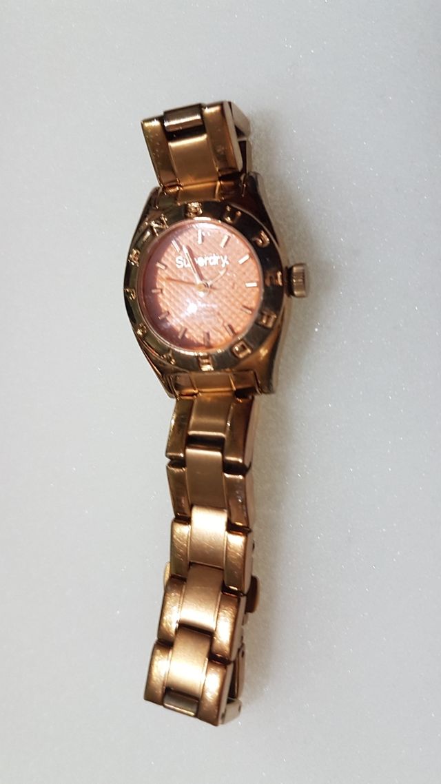 reloj superdry dorado