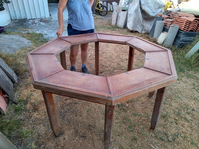 MESA OCTOGONAL DE MADERA