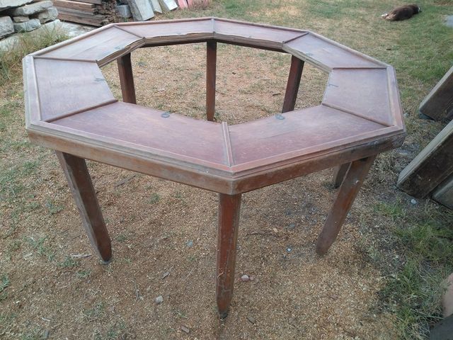 MESA OCTOGONAL DE MADERA
