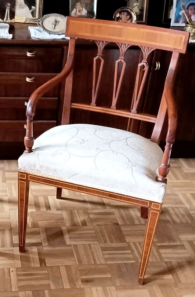 2 Sillones + 2 Sillas Comedor Nogal y Marqueteria