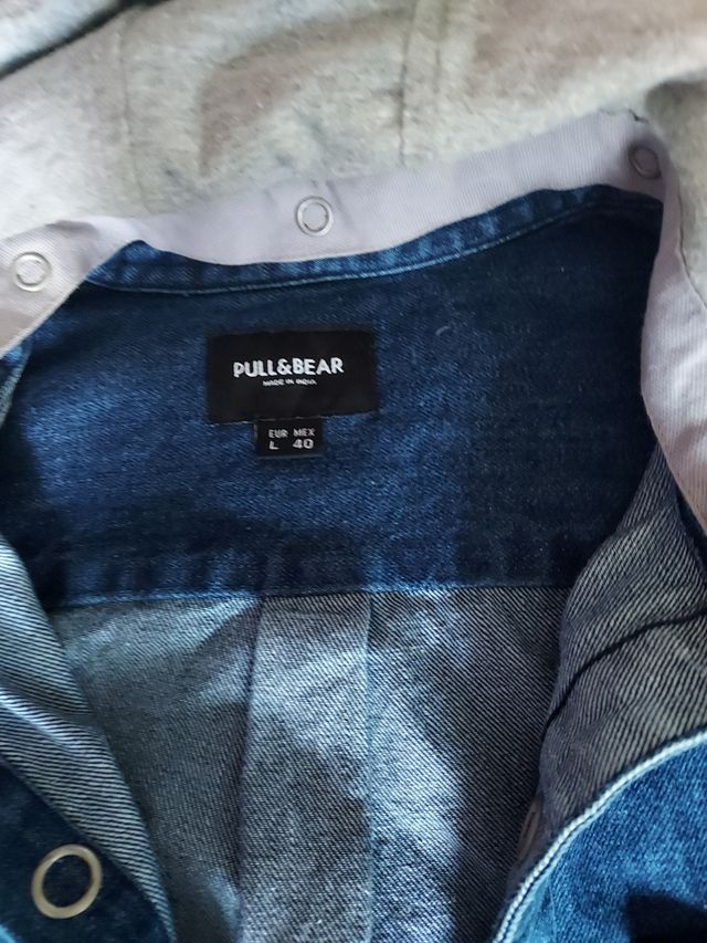 Talla L. color azul marino vaquera. cierre con cor