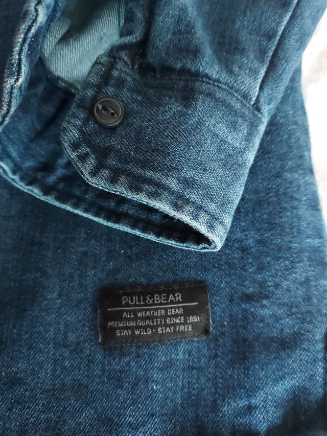 Talla L. color azul marino vaquera. cierre con cor