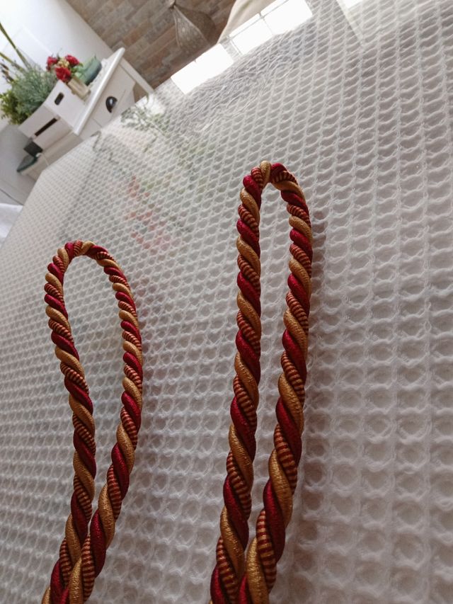 recoge cortinas de seda y piedras