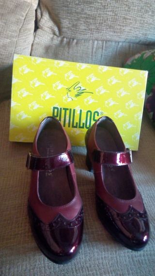 zapatos tacón pitillos color burdeos