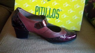 zapatos tacón pitillos color burdeos