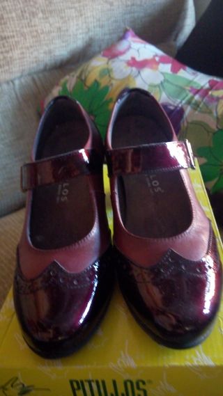 zapatos tacón pitillos color burdeos