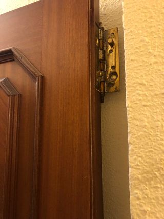 Puerta blindada con sus llaves 