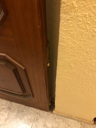 Puerta blindada con sus llaves 