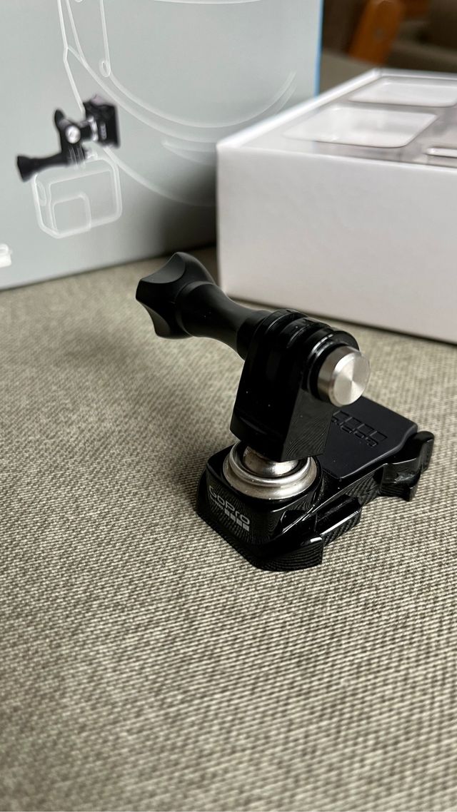 Accesorio original sujeción GoPro con rótula.