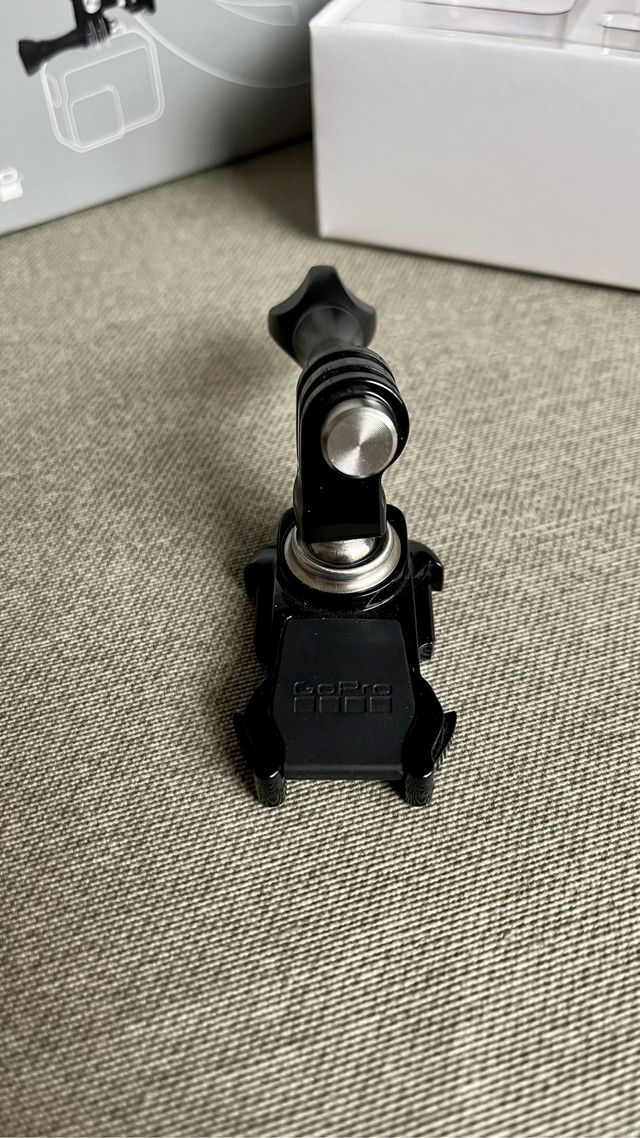 Accesorio original sujeción GoPro con rótula.