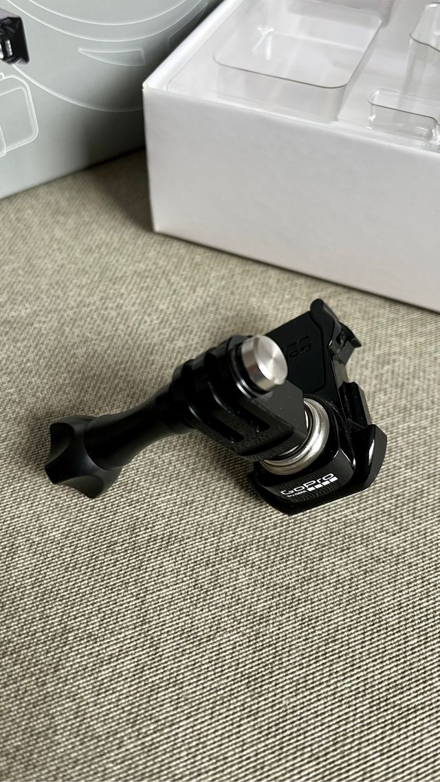 Accesorio original sujeción GoPro con rótula.