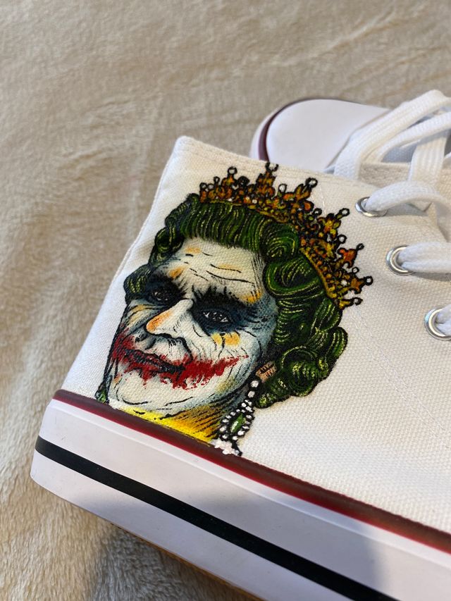 Zapatillas pintadas a mano