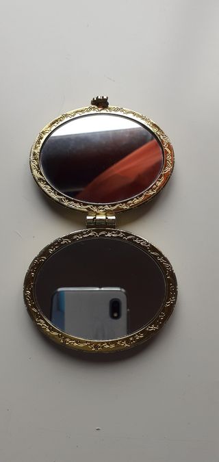 Espejo de maquillaje  7,7 x 7 cm