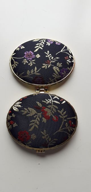 Espejo de maquillaje  7,7 x 7 cm