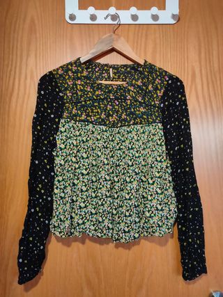 Blusa o camiseta manga larga de flores