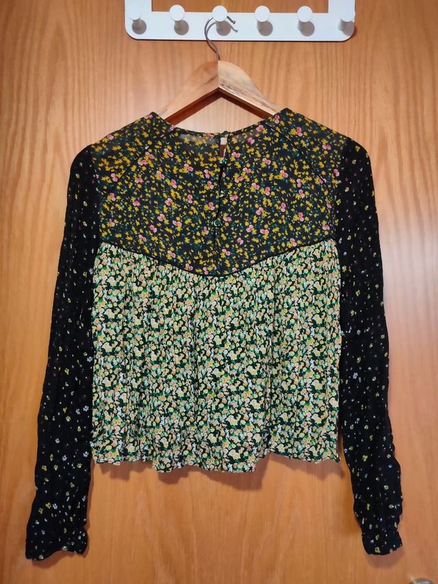 Blusa o camiseta manga larga de flores