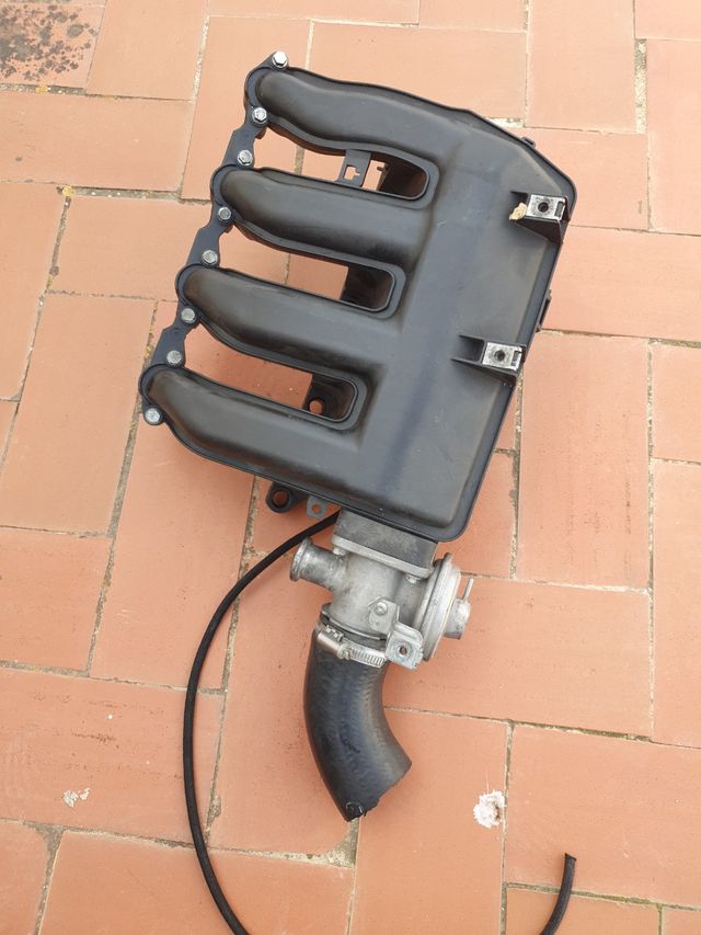 colector admisión bmw 320td y gr en buen estado