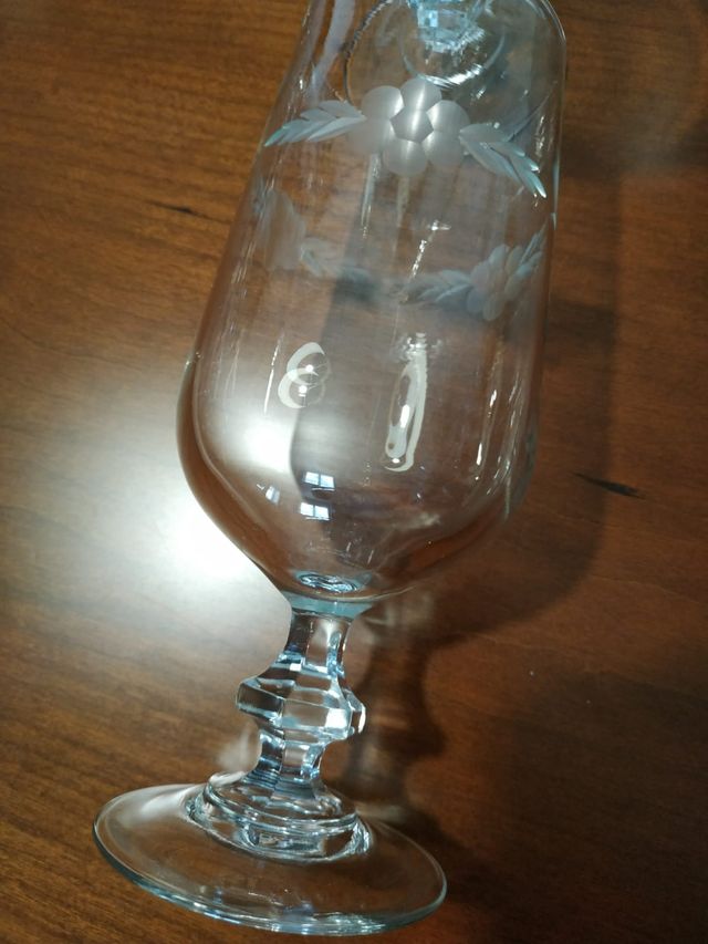 Copas antiguas talladas