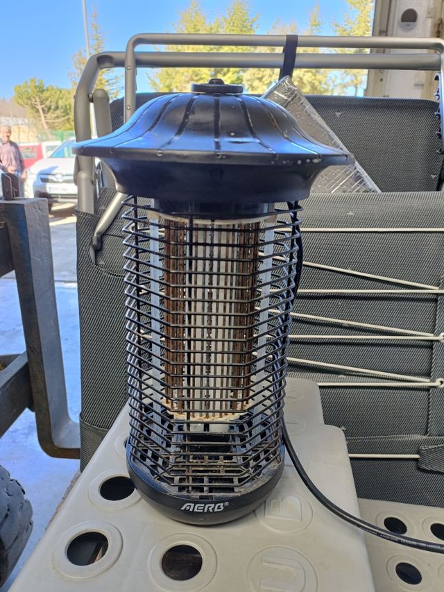 Lámpara antimosquitos