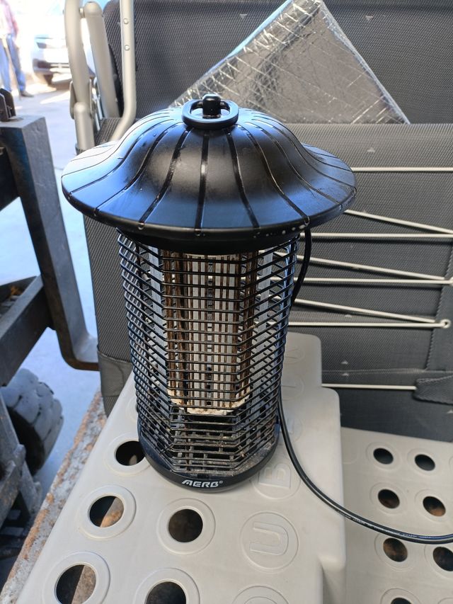 Lámpara antimosquitos