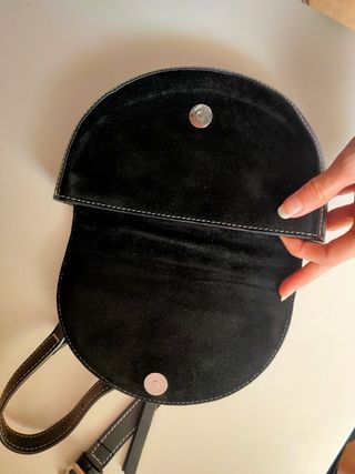 Riñonera bolso pequeño de cuero Zara negro