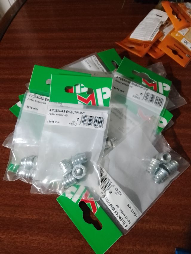 tuercas embutir M8