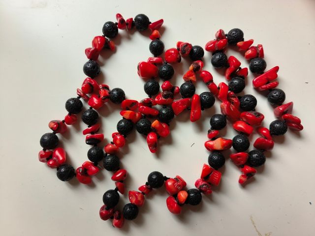 collar piedras naturales volcánicas