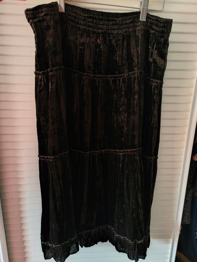 Falda de terciopelo marrón