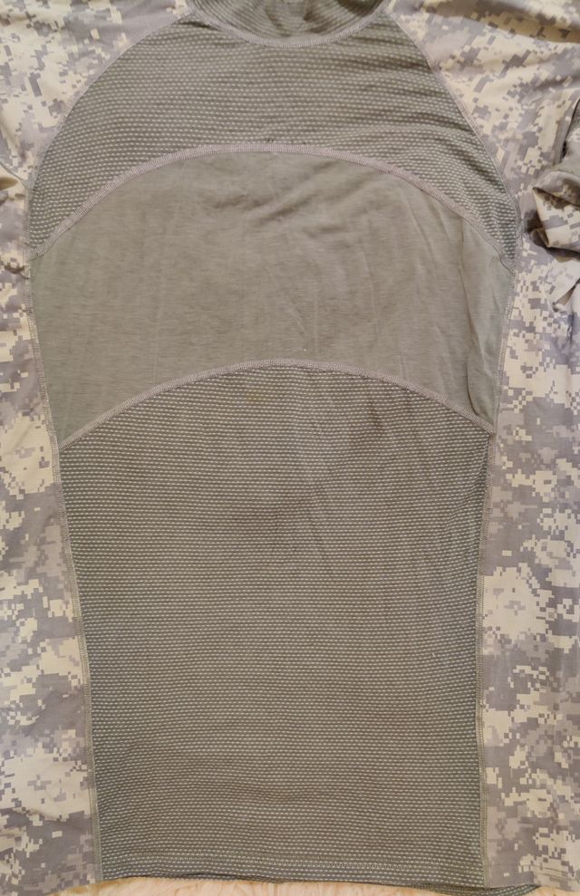 Camiseta Army MASSIF Advanced -Talla L con parches