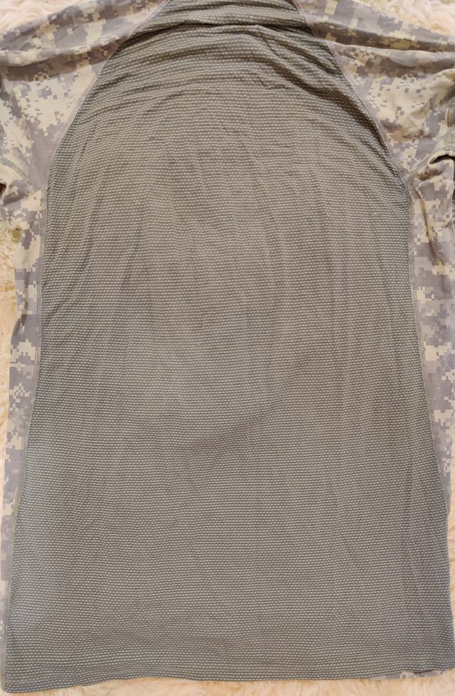 Camiseta Army MASSIF Advanced -Talla L con parches