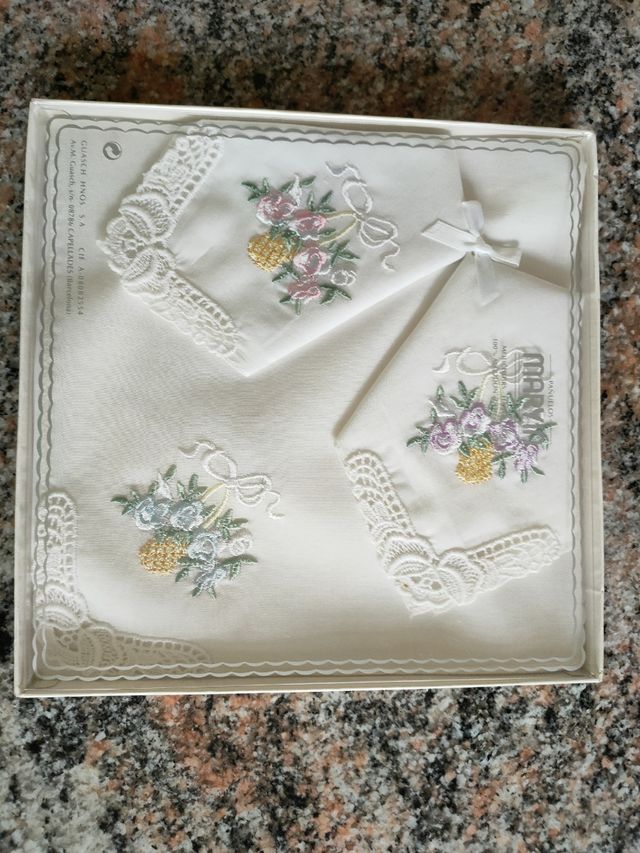 Mantelito y 2 servilletas para niños