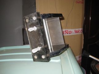 PORTARROLLOS METÁLICO y PLÁSTICO VIOLETA.