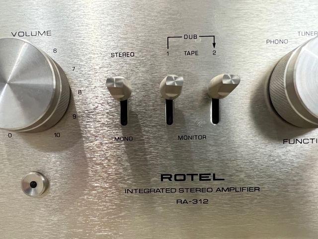 Amplificador ROTEL