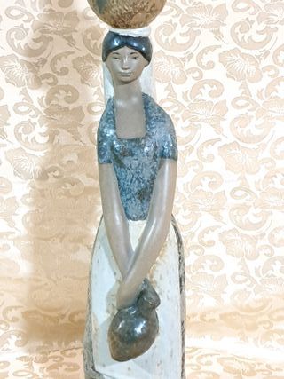 LLADRO 12023 ALDEANA A LA FUENTE