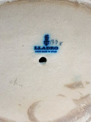 LLADRO 12023 ALDEANA A LA FUENTE